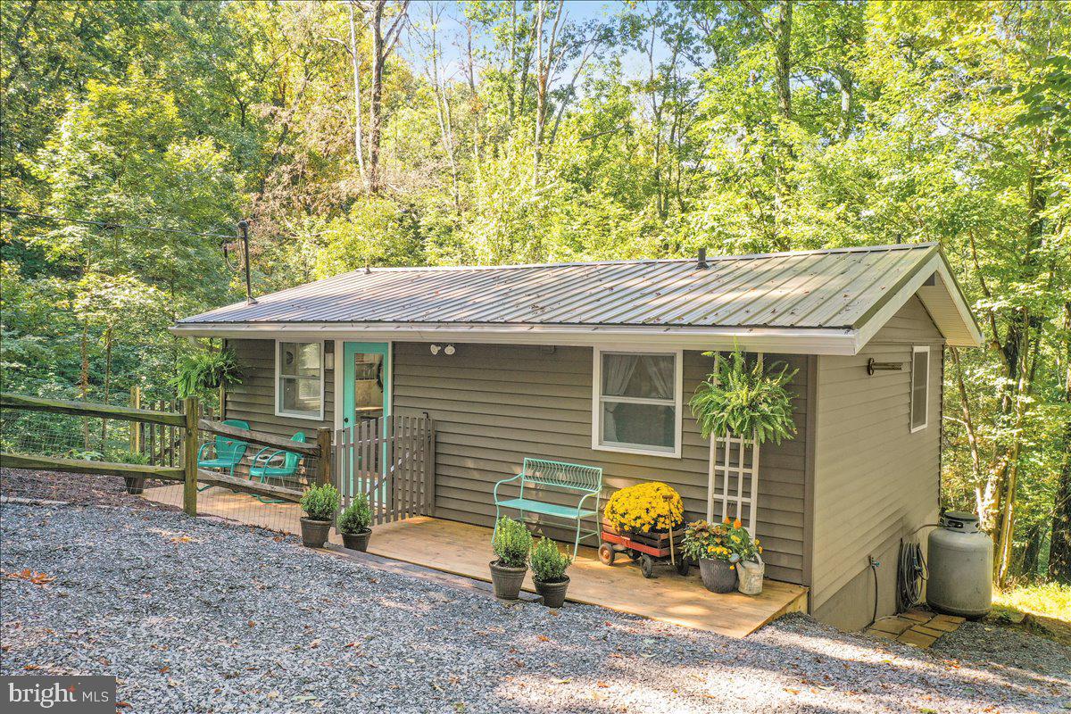 570 CEDAR RD, STRASBURG, Virginia 22657, 1 Bedroom Bedrooms, ,1 BathroomBathrooms,Residential,For sale,570 CEDAR RD,VASH2012598 MLS # VASH2012598