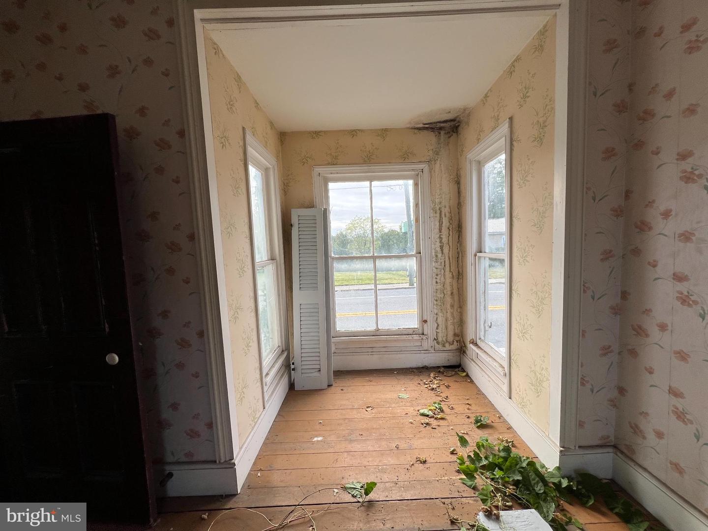 255 S MAIN ST, MOUNT CRAWFORD, Virginia 22841, 4 Bedrooms Bedrooms, ,1 BathroomBathrooms,Residential,For sale,255 S MAIN ST,VARO2002596 MLS # VARO2002596