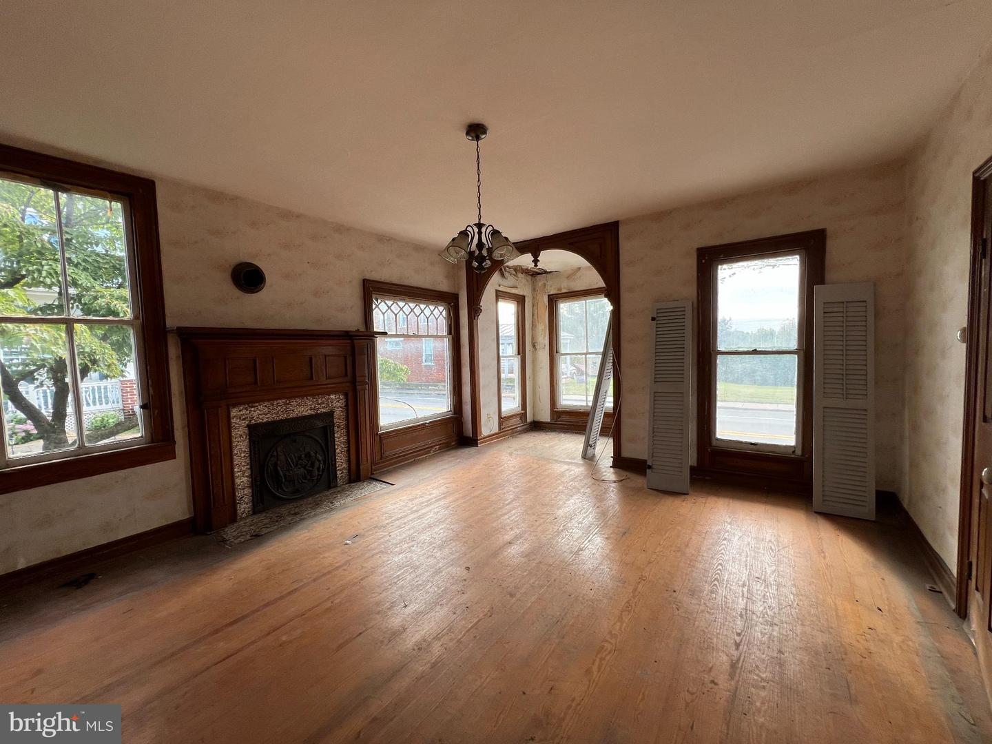 255 S MAIN ST, MOUNT CRAWFORD, Virginia 22841, 4 Bedrooms Bedrooms, ,1 BathroomBathrooms,Residential,For sale,255 S MAIN ST,VARO2002596 MLS # VARO2002596