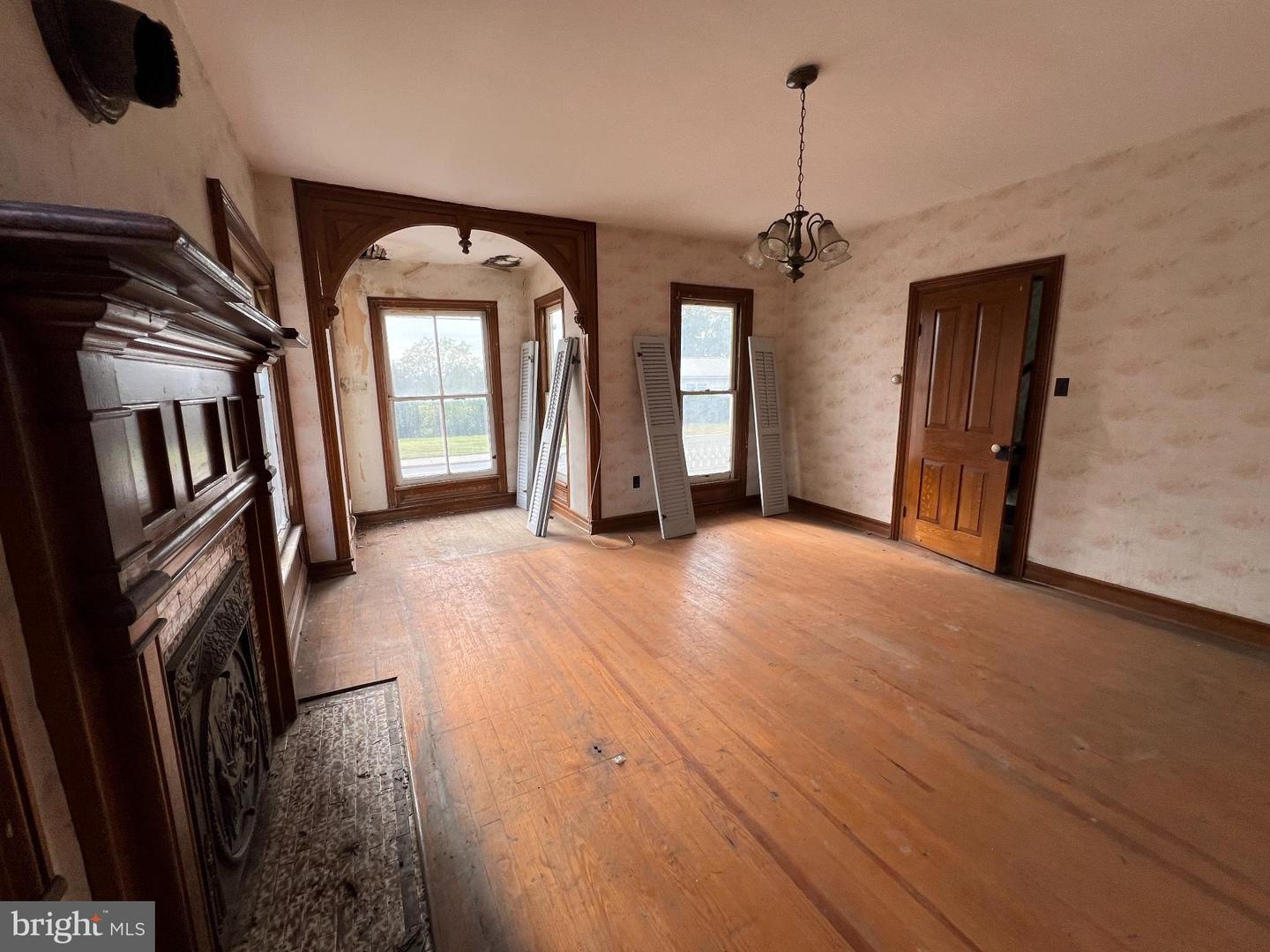 255 S MAIN ST, MOUNT CRAWFORD, Virginia 22841, 4 Bedrooms Bedrooms, ,1 BathroomBathrooms,Residential,For sale,255 S MAIN ST,VARO2002596 MLS # VARO2002596