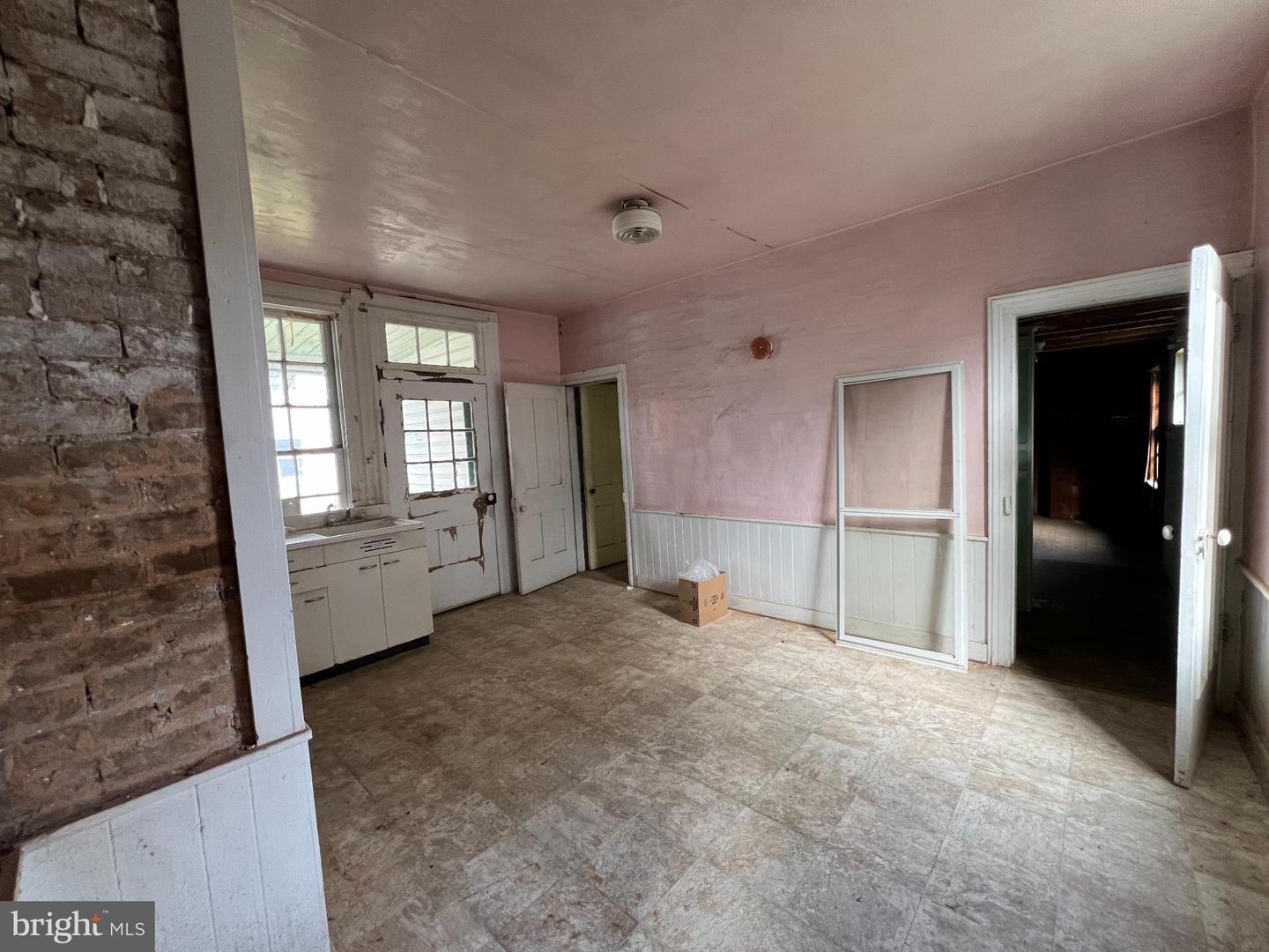 255 S MAIN ST, MOUNT CRAWFORD, Virginia 22841, 4 Bedrooms Bedrooms, ,1 BathroomBathrooms,Residential,For sale,255 S MAIN ST,VARO2002596 MLS # VARO2002596