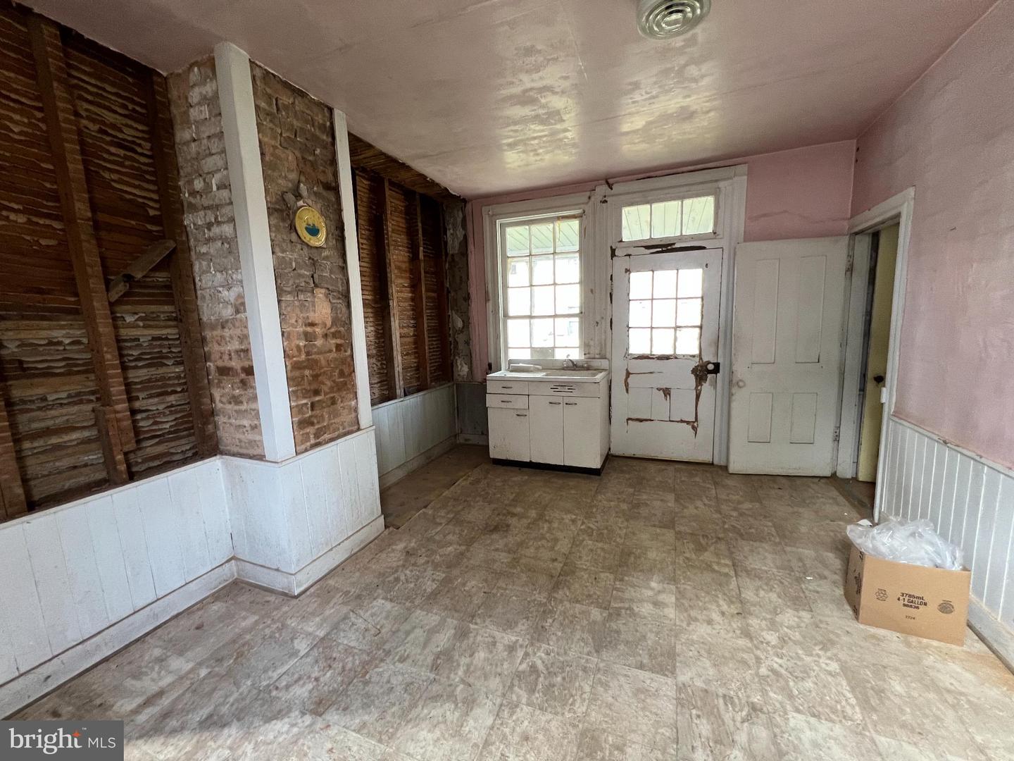 255 S MAIN ST, MOUNT CRAWFORD, Virginia 22841, 4 Bedrooms Bedrooms, ,1 BathroomBathrooms,Residential,For sale,255 S MAIN ST,VARO2002596 MLS # VARO2002596