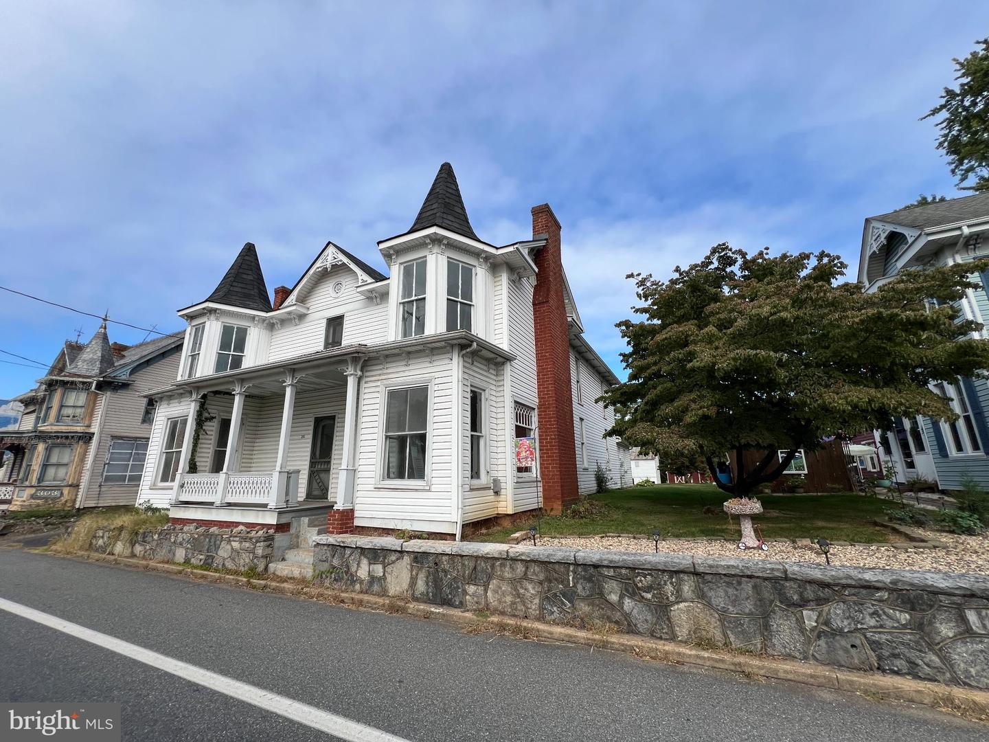 255 S MAIN ST, MOUNT CRAWFORD, Virginia 22841, 4 Bedrooms Bedrooms, ,1 BathroomBathrooms,Residential,For sale,255 S MAIN ST,VARO2002596 MLS # VARO2002596
