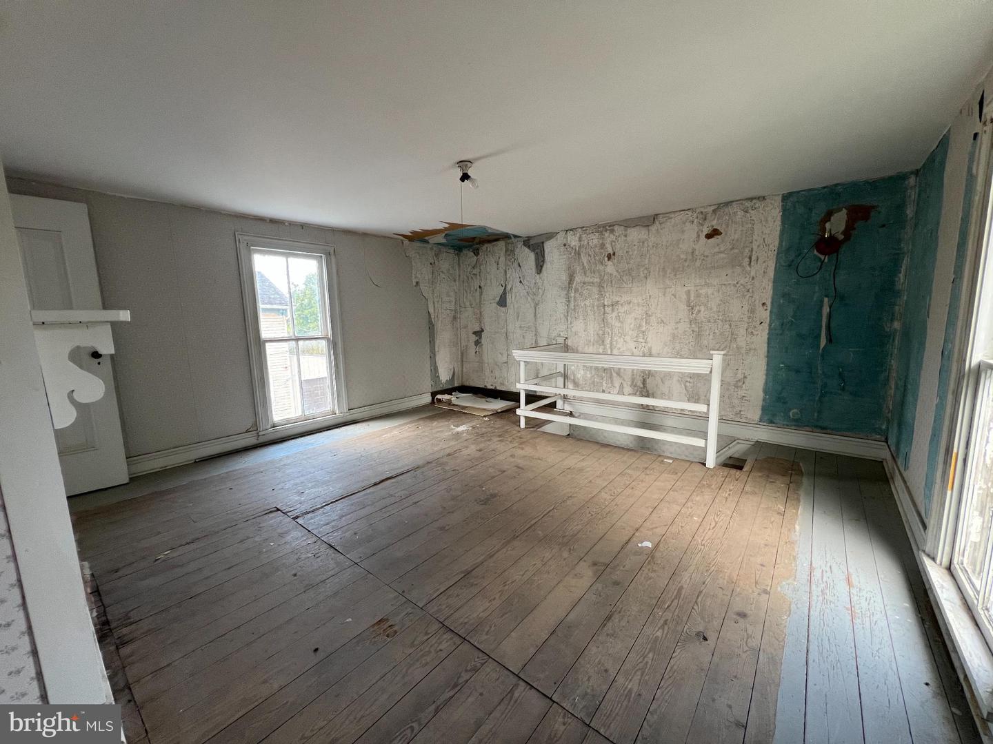 255 S MAIN ST, MOUNT CRAWFORD, Virginia 22841, 4 Bedrooms Bedrooms, ,1 BathroomBathrooms,Residential,For sale,255 S MAIN ST,VARO2002596 MLS # VARO2002596
