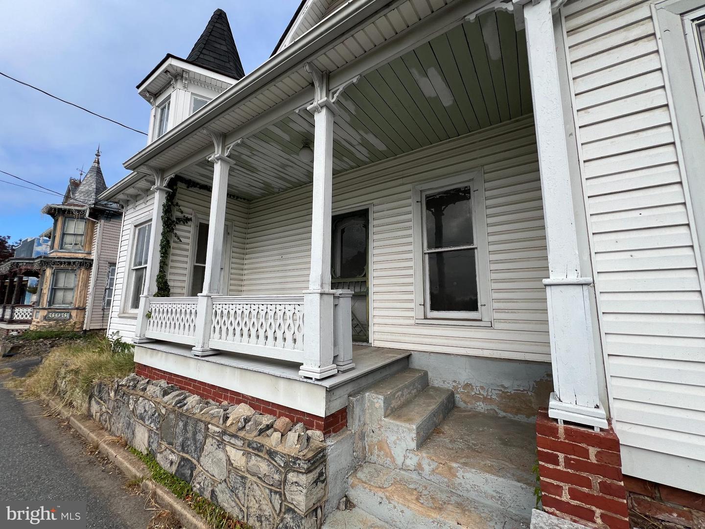 255 S MAIN ST, MOUNT CRAWFORD, Virginia 22841, 4 Bedrooms Bedrooms, ,1 BathroomBathrooms,Residential,For sale,255 S MAIN ST,VARO2002596 MLS # VARO2002596