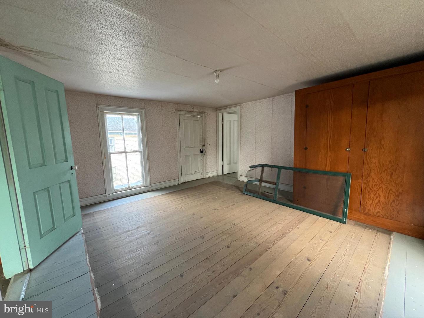 255 S MAIN ST, MOUNT CRAWFORD, Virginia 22841, 4 Bedrooms Bedrooms, ,1 BathroomBathrooms,Residential,For sale,255 S MAIN ST,VARO2002596 MLS # VARO2002596