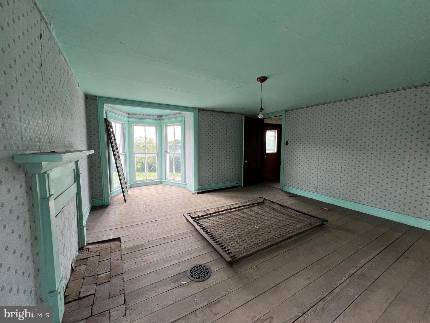 255 S MAIN ST, MOUNT CRAWFORD, Virginia 22841, 4 Bedrooms Bedrooms, ,1 BathroomBathrooms,Residential,For sale,255 S MAIN ST,VARO2002596 MLS # VARO2002596