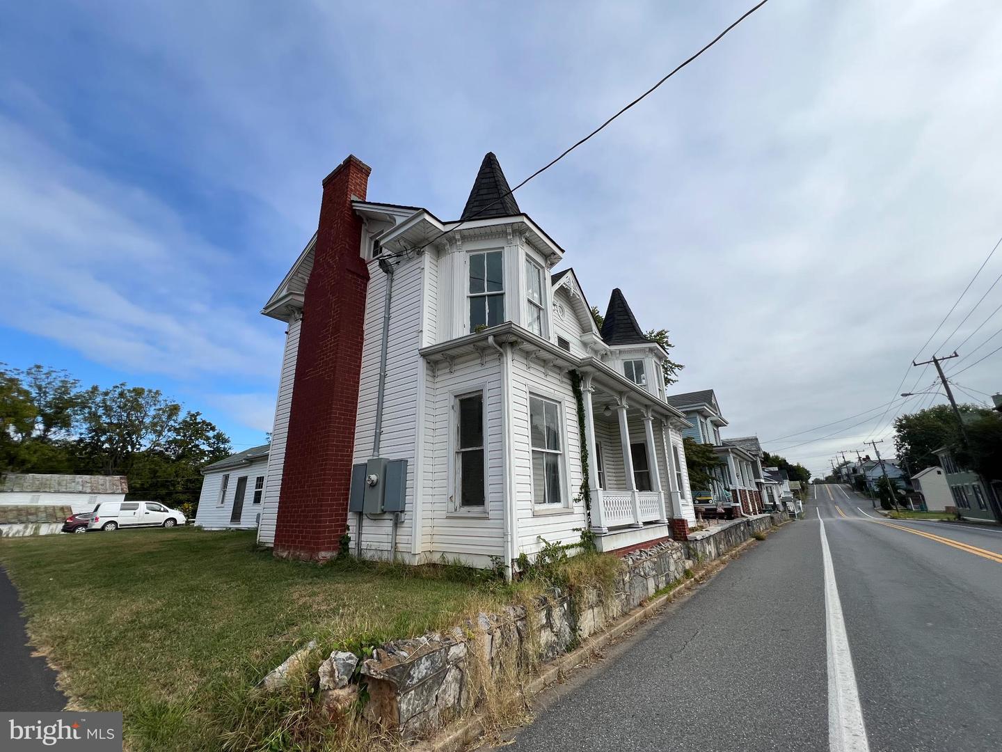 255 S MAIN ST, MOUNT CRAWFORD, Virginia 22841, 4 Bedrooms Bedrooms, ,1 BathroomBathrooms,Residential,For sale,255 S MAIN ST,VARO2002596 MLS # VARO2002596