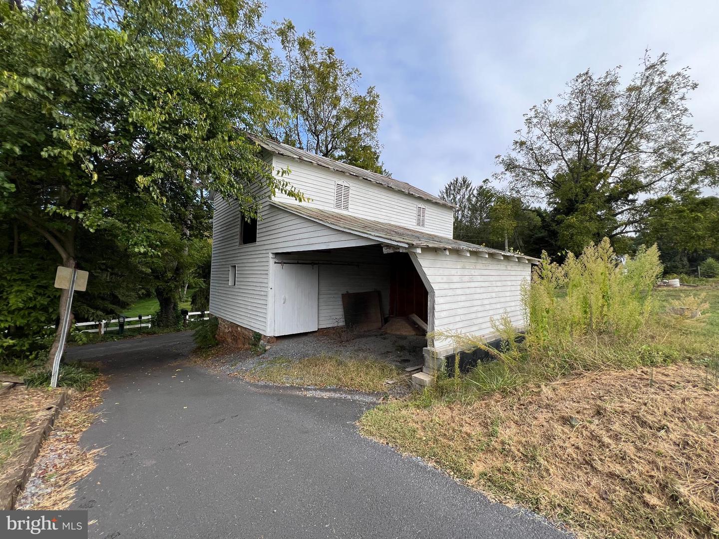 255 S MAIN ST, MOUNT CRAWFORD, Virginia 22841, 4 Bedrooms Bedrooms, ,1 BathroomBathrooms,Residential,For sale,255 S MAIN ST,VARO2002596 MLS # VARO2002596