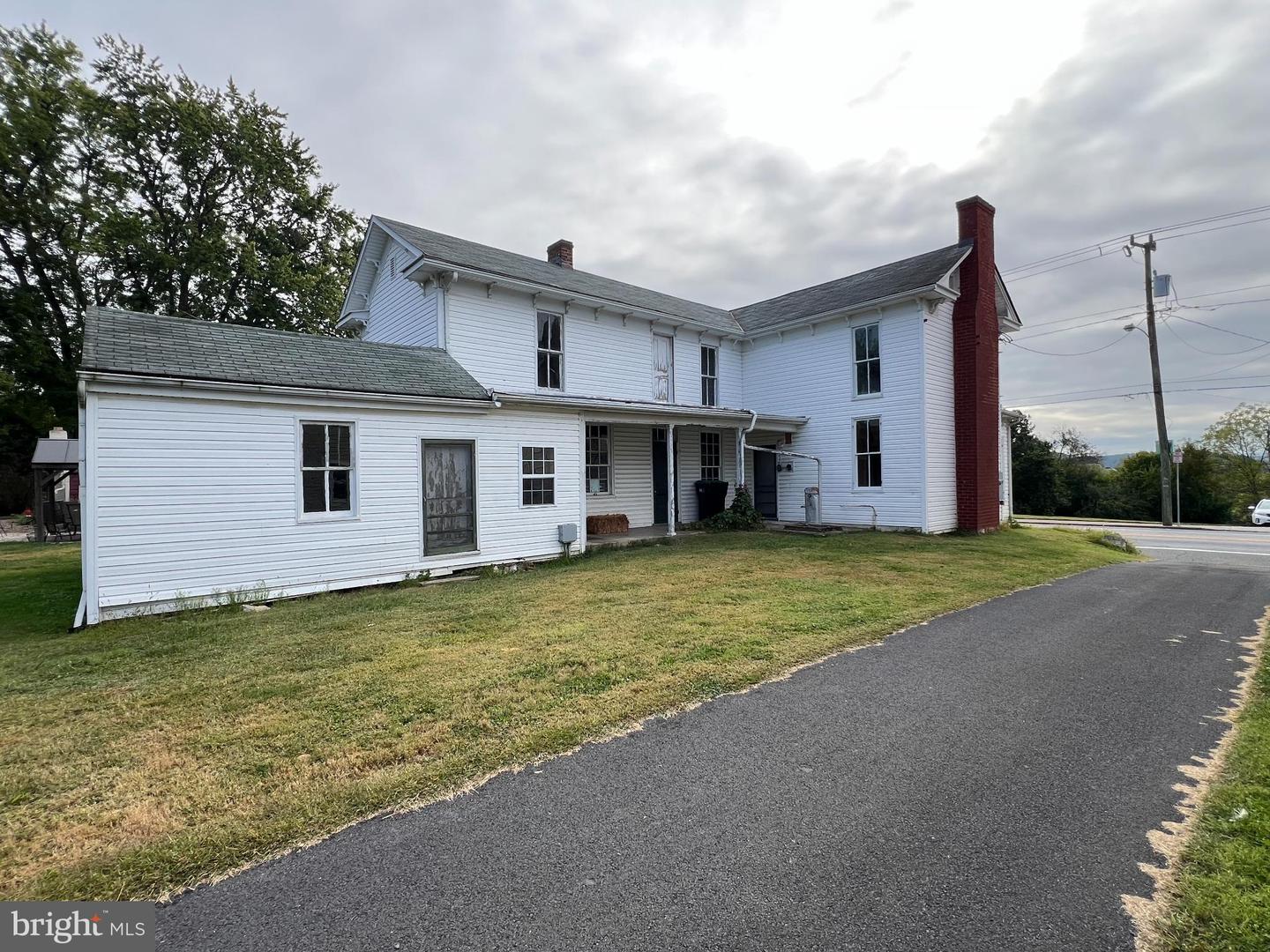 255 S MAIN ST, MOUNT CRAWFORD, Virginia 22841, 4 Bedrooms Bedrooms, ,1 BathroomBathrooms,Residential,For sale,255 S MAIN ST,VARO2002596 MLS # VARO2002596