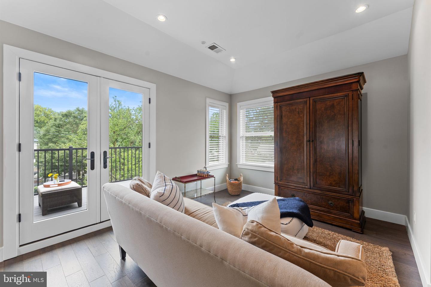 5702 16TH ST NW, WASHINGTON, District Of Columbia 20011, 5 Bedrooms Bedrooms, ,4 BathroomsBathrooms,Residential,For sale,5702 16TH ST NW,DCDC2223622 MLS # DCDC2223622