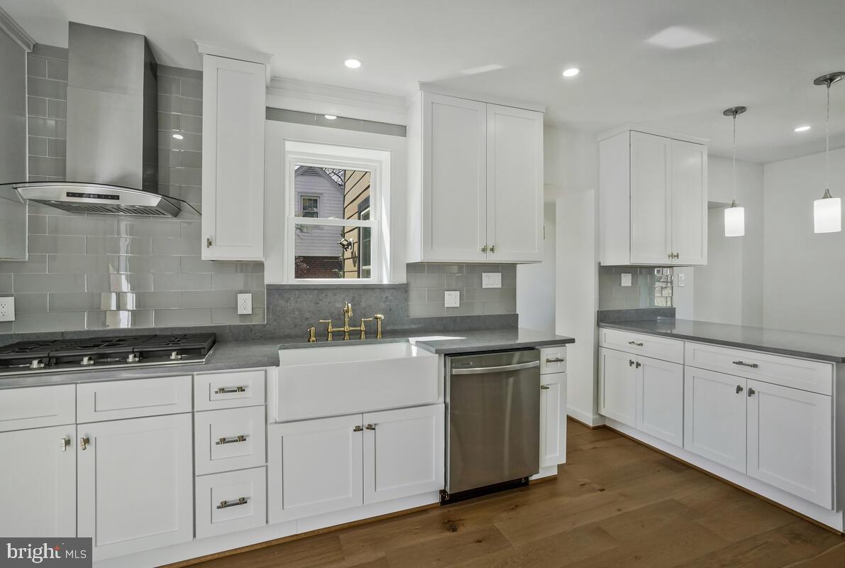 2839 MEADOW LN, FALLS CHURCH, Virginia 22042, 5 Bedrooms Bedrooms, 16 Rooms Rooms,3 BathroomsBathrooms,Residential,For sale,2839 MEADOW LN,VAFX2268808 MLS # VAFX2268808