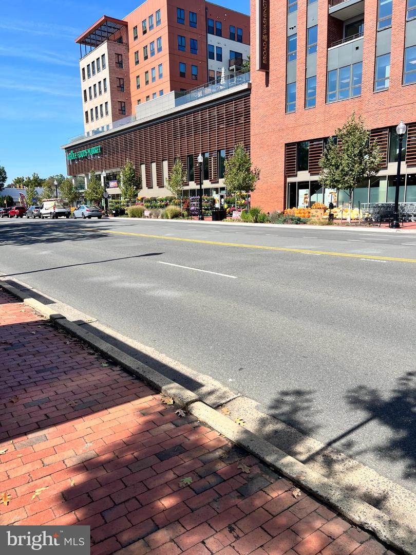 2839 MEADOW LN, FALLS CHURCH, Virginia 22042, 5 Bedrooms Bedrooms, 16 Rooms Rooms,3 BathroomsBathrooms,Residential,For sale,2839 MEADOW LN,VAFX2268808 MLS # VAFX2268808