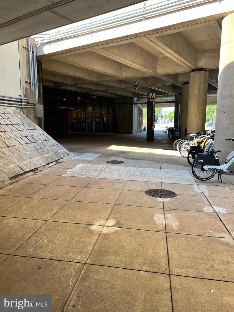 2839 MEADOW LN, FALLS CHURCH, Virginia 22042, 5 Bedrooms Bedrooms, 16 Rooms Rooms,3 BathroomsBathrooms,Residential,For sale,2839 MEADOW LN,VAFX2268808 MLS # VAFX2268808