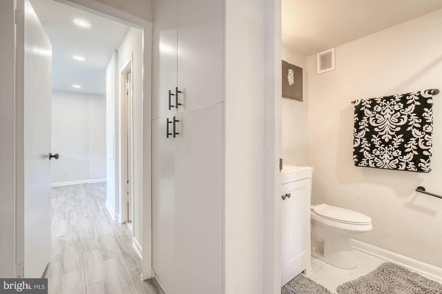 5340 HOLMES RUN PKWY #804, ALEXANDRIA, Virginia 22304, 2 Bedrooms Bedrooms, ,2 BathroomsBathrooms,Residential,For sale,5340 HOLMES RUN PKWY #804,VAAX2049942 MLS # VAAX2049942