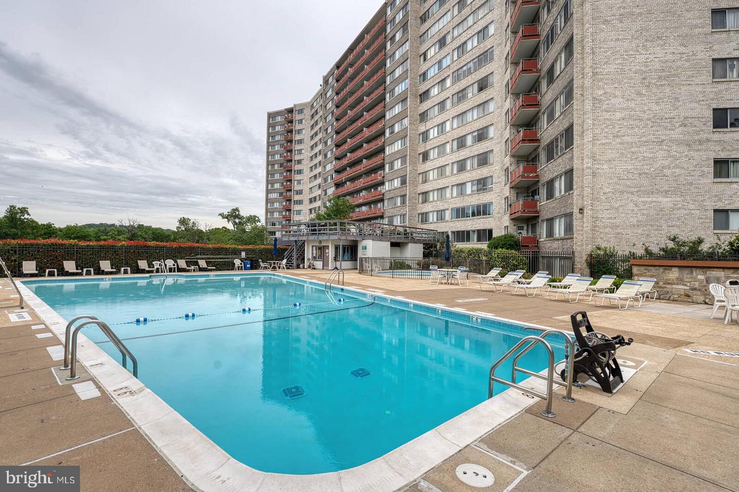 5340 HOLMES RUN PKWY #804, ALEXANDRIA, Virginia 22304, 2 Bedrooms Bedrooms, ,2 BathroomsBathrooms,Residential,For sale,5340 HOLMES RUN PKWY #804,VAAX2049942 MLS # VAAX2049942