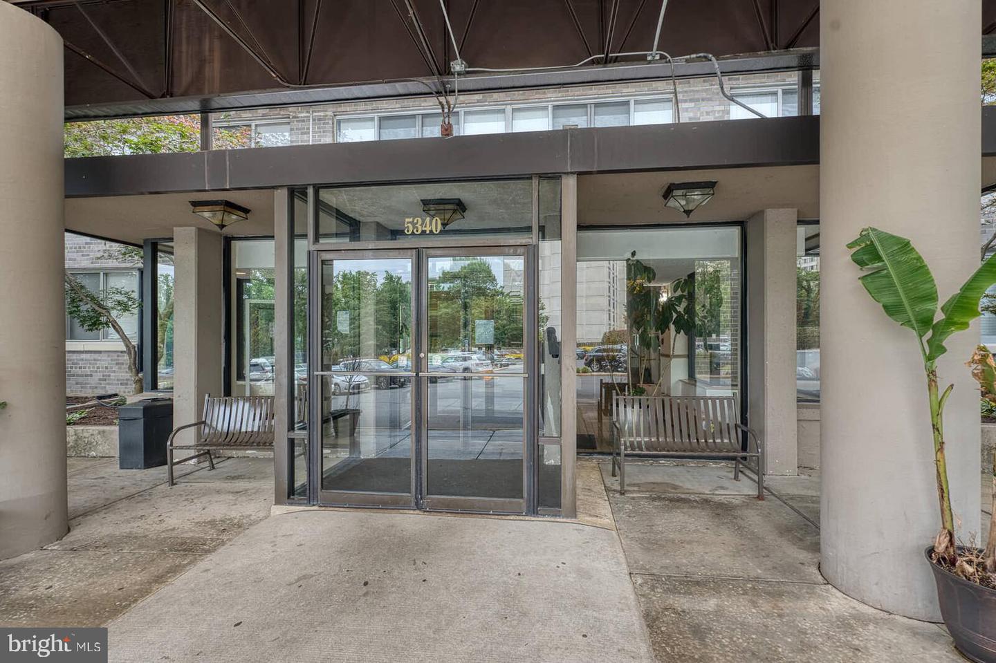 5340 HOLMES RUN PKWY #804, ALEXANDRIA, Virginia 22304, 2 Bedrooms Bedrooms, ,2 BathroomsBathrooms,Residential,For sale,5340 HOLMES RUN PKWY #804,VAAX2049942 MLS # VAAX2049942