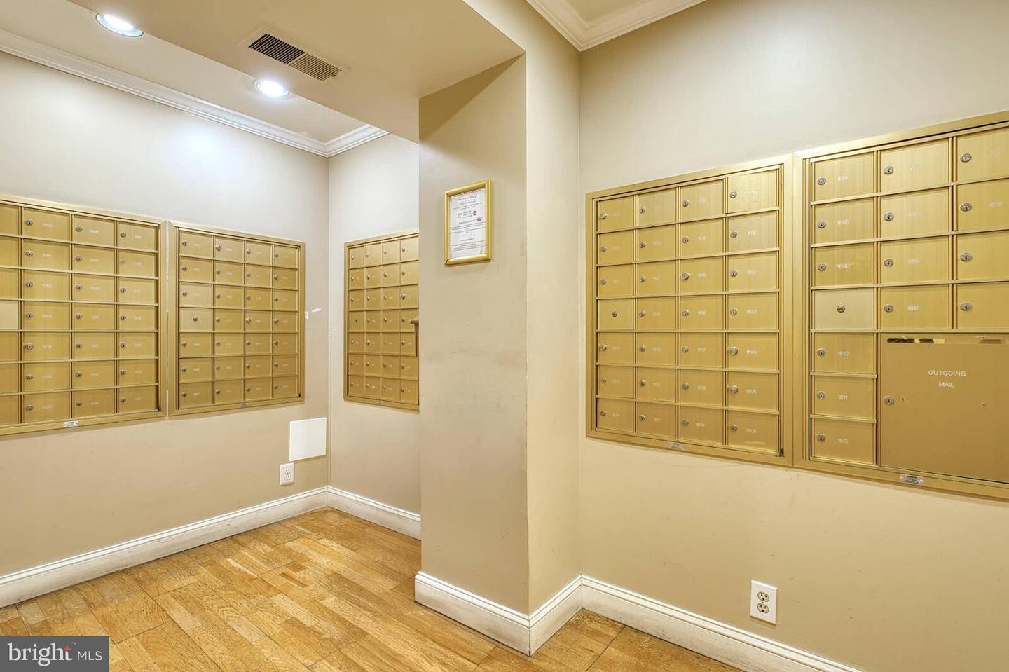 5340 HOLMES RUN PKWY #804, ALEXANDRIA, Virginia 22304, 2 Bedrooms Bedrooms, ,2 BathroomsBathrooms,Residential,For sale,5340 HOLMES RUN PKWY #804,VAAX2049942 MLS # VAAX2049942