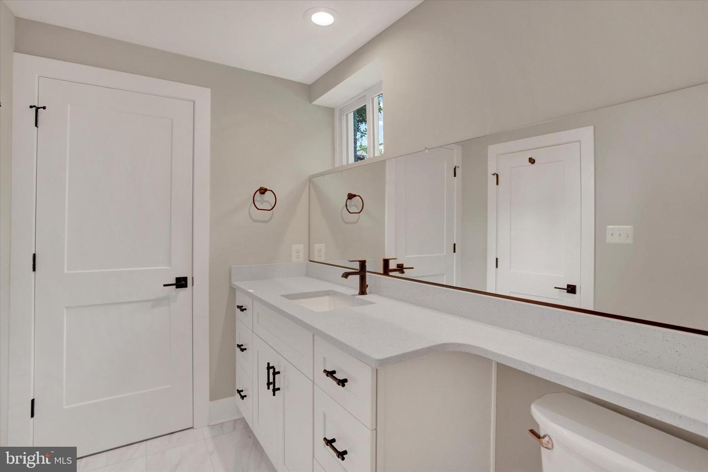 2054 34TH ST SE, WASHINGTON, District Of Columbia 20020, 4 Bedrooms Bedrooms, ,4 BathroomsBathrooms,Residential,For sale,2054 34TH ST SE,DCDC2223392 MLS # DCDC2223392