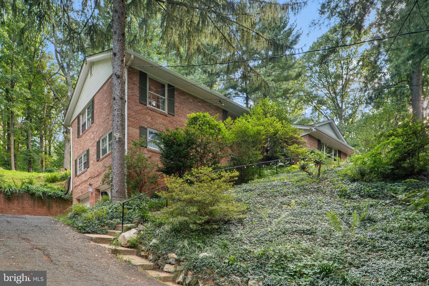 3706 QUAINT ACRES CIR, FALLS CHURCH, Virginia 22041, 5 Bedrooms Bedrooms, 16 Rooms Rooms,3 BathroomsBathrooms,Residential,For sale,3706 QUAINT ACRES CIR,VAFX2268822 MLS # VAFX2268822