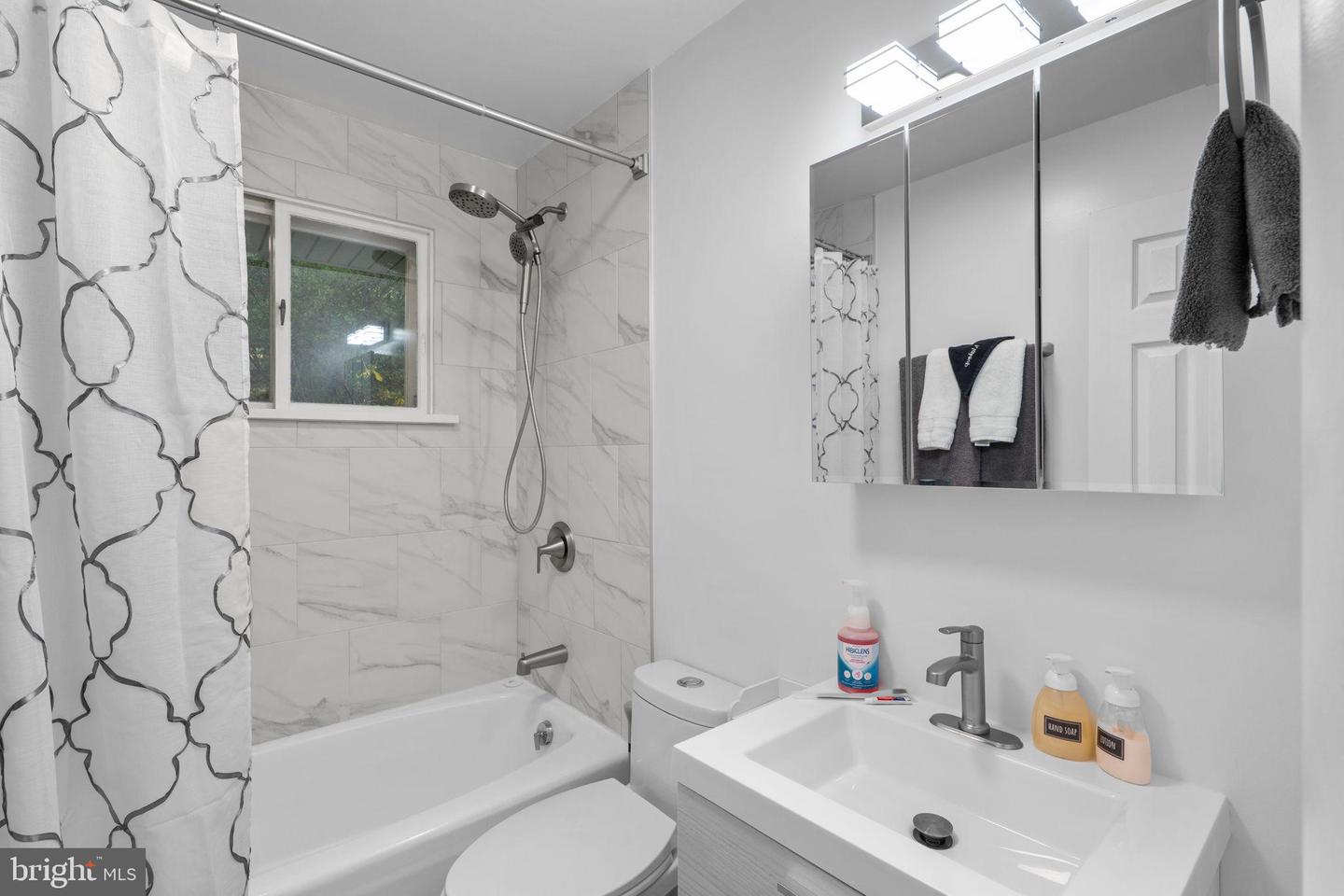 3706 QUAINT ACRES CIR, FALLS CHURCH, Virginia 22041, 5 Bedrooms Bedrooms, 16 Rooms Rooms,3 BathroomsBathrooms,Residential,For sale,3706 QUAINT ACRES CIR,VAFX2268822 MLS # VAFX2268822