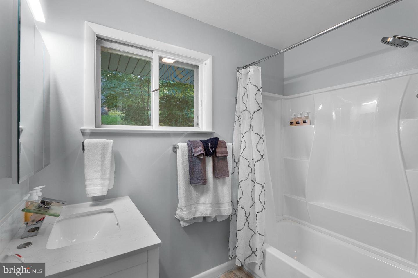 3706 QUAINT ACRES CIR, FALLS CHURCH, Virginia 22041, 5 Bedrooms Bedrooms, 16 Rooms Rooms,3 BathroomsBathrooms,Residential,For sale,3706 QUAINT ACRES CIR,VAFX2268822 MLS # VAFX2268822