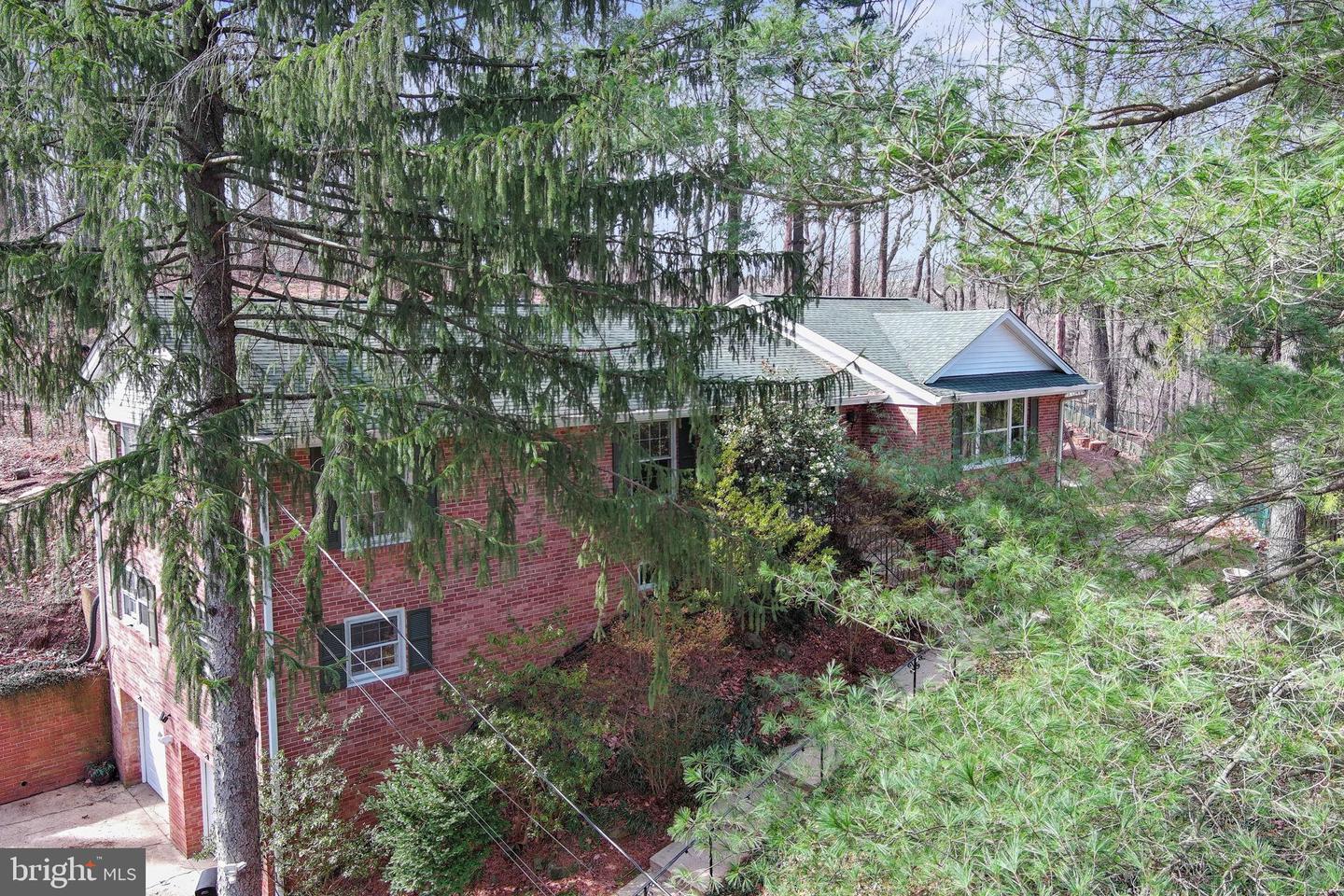 3706 QUAINT ACRES CIR, FALLS CHURCH, Virginia 22041, 5 Bedrooms Bedrooms, 16 Rooms Rooms,3 BathroomsBathrooms,Residential,For sale,3706 QUAINT ACRES CIR,VAFX2268822 MLS # VAFX2268822