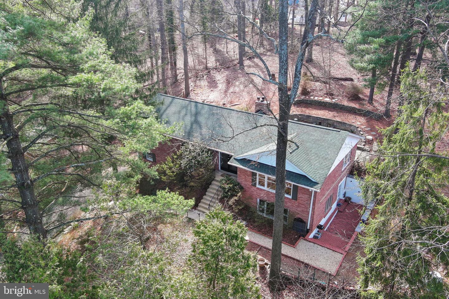 3706 QUAINT ACRES CIR, FALLS CHURCH, Virginia 22041, 5 Bedrooms Bedrooms, 16 Rooms Rooms,3 BathroomsBathrooms,Residential,For sale,3706 QUAINT ACRES CIR,VAFX2268822 MLS # VAFX2268822