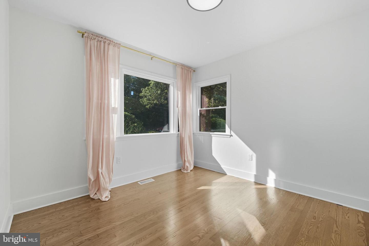 2539 GALLOWS RD, DUNN LORING, Virginia 22027, 5 Bedrooms Bedrooms, 8 Rooms Rooms,3 BathroomsBathrooms,Residential,For sale,2539 GALLOWS RD,VAFX2268848 MLS # VAFX2268848