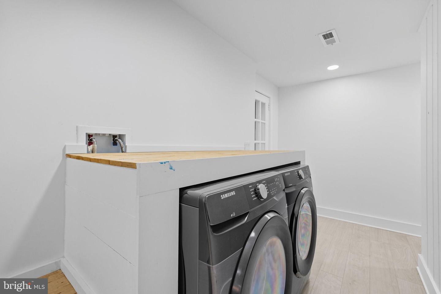 2539 GALLOWS RD, DUNN LORING, Virginia 22027, 5 Bedrooms Bedrooms, 8 Rooms Rooms,3 BathroomsBathrooms,Residential,For sale,2539 GALLOWS RD,VAFX2268848 MLS # VAFX2268848