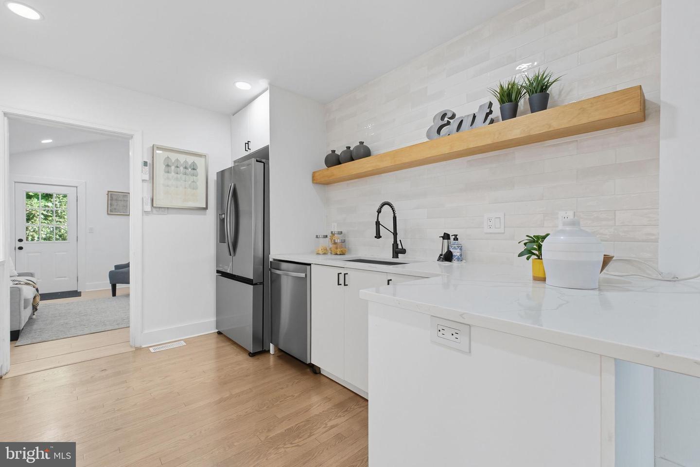 2539 GALLOWS RD, DUNN LORING, Virginia 22027, 5 Bedrooms Bedrooms, 8 Rooms Rooms,3 BathroomsBathrooms,Residential,For sale,2539 GALLOWS RD,VAFX2268848 MLS # VAFX2268848