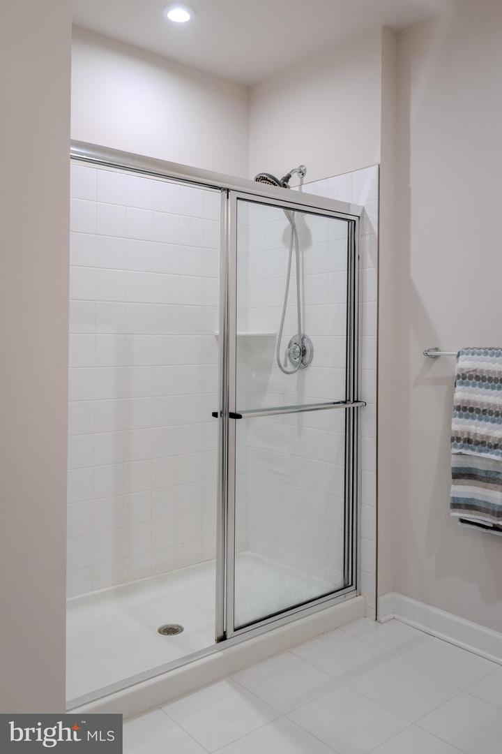 3925 FAIR RIDGE DR #304, FAIRFAX, Virginia 22033, 2 Bedrooms Bedrooms, ,2 BathroomsBathrooms,Residential,For sale,3925 FAIR RIDGE DR #304,VAFX2267770 MLS # VAFX2267770