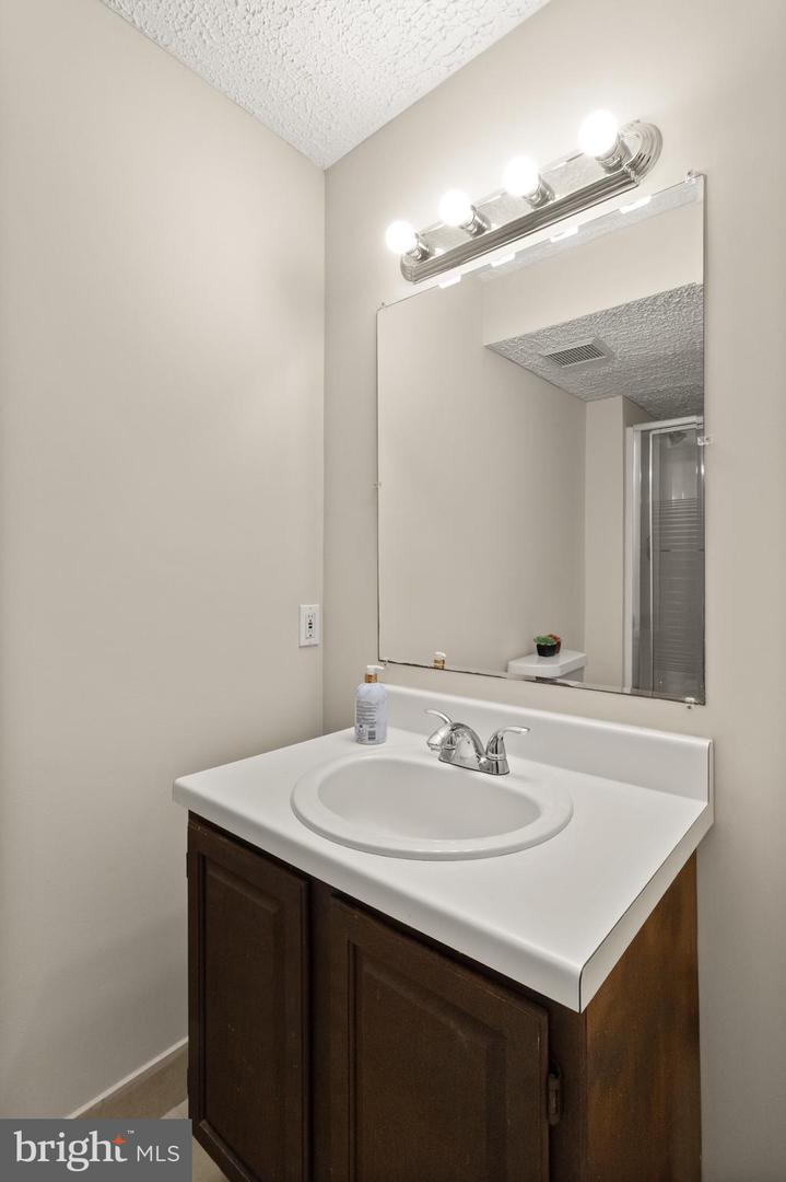 8560 KOLUDER CT, LORTON, Virginia 22079, 2 Bedrooms Bedrooms, ,2 BathroomsBathrooms,Residential,For sale,8560 KOLUDER CT,VAFX2268228 MLS # VAFX2268228