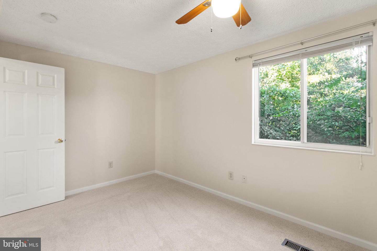 8560 KOLUDER CT, LORTON, Virginia 22079, 2 Bedrooms Bedrooms, ,2 BathroomsBathrooms,Residential,For sale,8560 KOLUDER CT,VAFX2268228 MLS # VAFX2268228