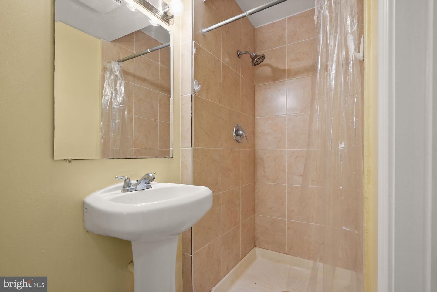 735 BRETHOUR CT #4, STERLING, Virginia 20164, 2 Bedrooms Bedrooms, ,2 BathroomsBathrooms,Residential,For sale,735 BRETHOUR CT #4,VALO2107224 MLS # VALO2107224