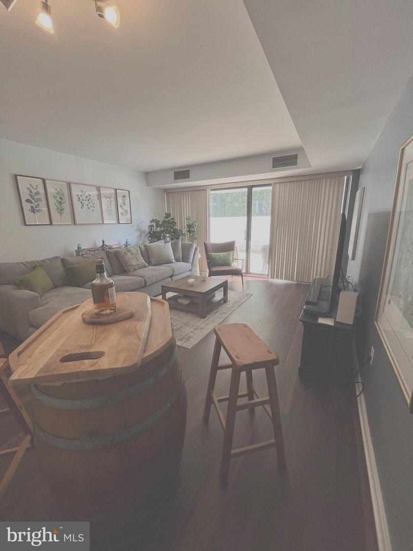 1530 KEY BLVD #205, ARLINGTON, Virginia 22209, 1 Bedroom Bedrooms, ,1 BathroomBathrooms,Residential,For sale,1530 KEY BLVD #205,VAAR2064070 MLS # VAAR2064070