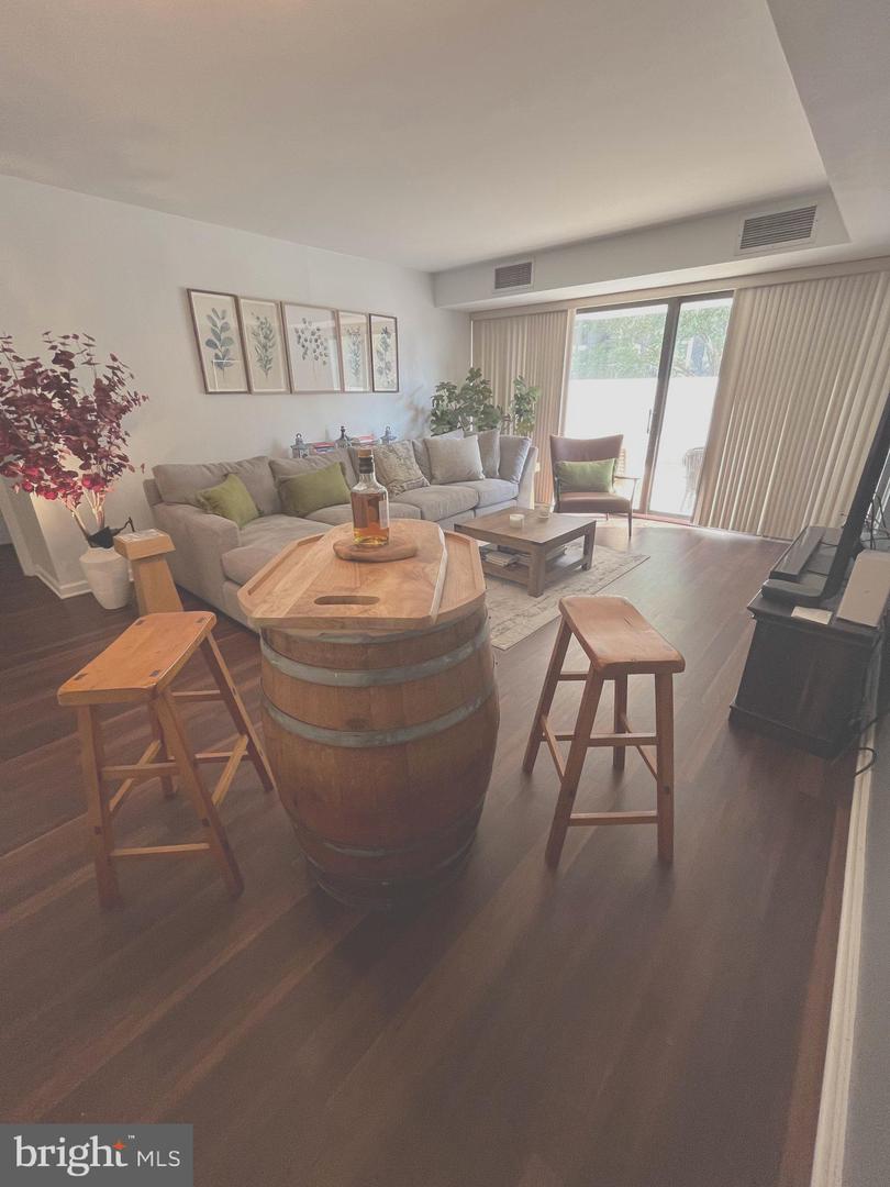 1530 KEY BLVD #205, ARLINGTON, Virginia 22209, 1 Bedroom Bedrooms, ,1 BathroomBathrooms,Residential,For sale,1530 KEY BLVD #205,VAAR2064070 MLS # VAAR2064070