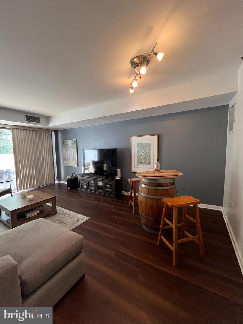1530 KEY BLVD #205, ARLINGTON, Virginia 22209, 1 Bedroom Bedrooms, ,1 BathroomBathrooms,Residential,For sale,1530 KEY BLVD #205,VAAR2064070 MLS # VAAR2064070