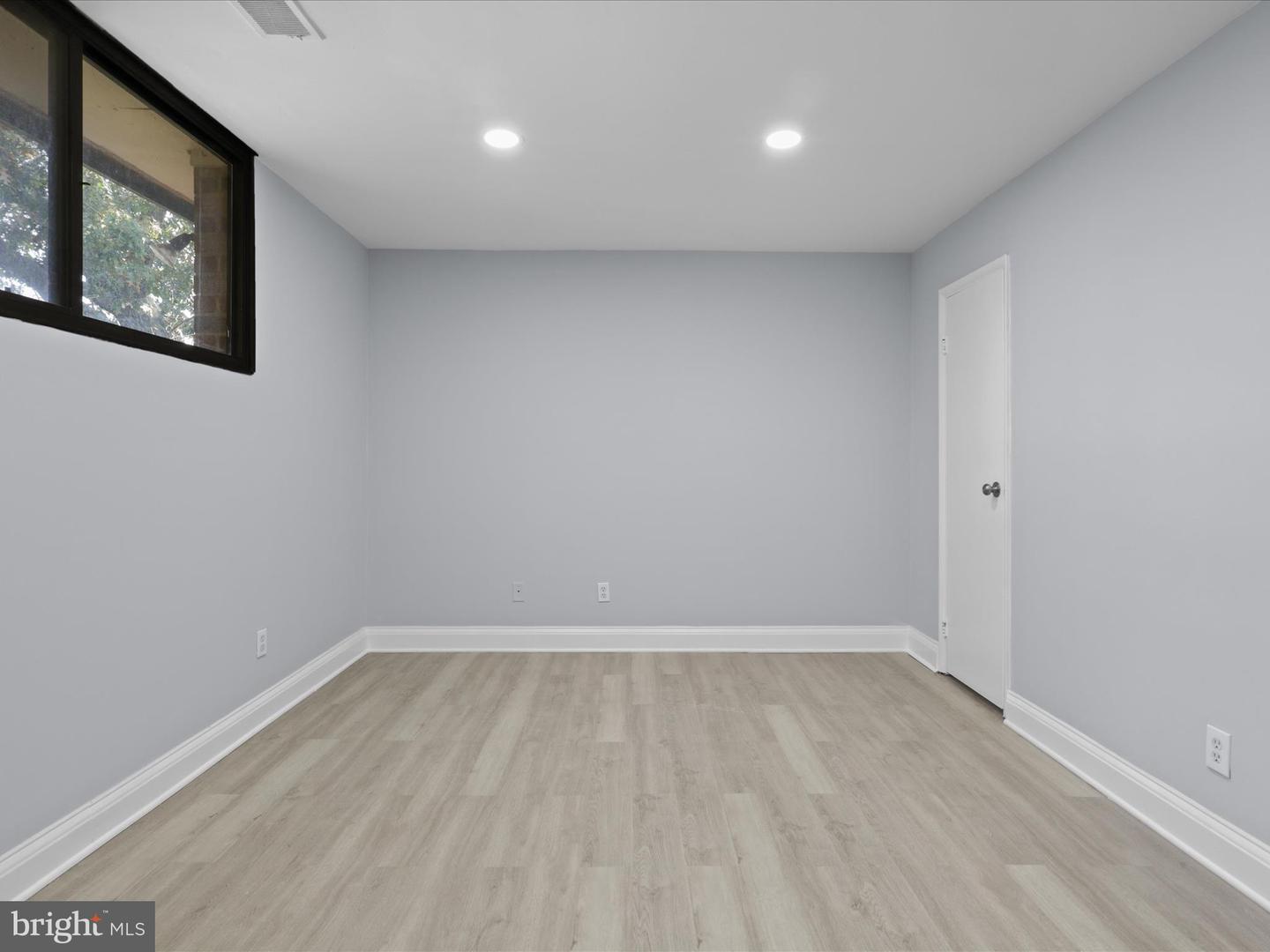 501 N ARMISTEAD ST N #302, ALEXANDRIA, Virginia 22312, 1 Bedroom Bedrooms, 3 Rooms Rooms,1 BathroomBathrooms,Residential,For sale,501 N ARMISTEAD ST N #302,VAAX2050088 MLS # VAAX2050088