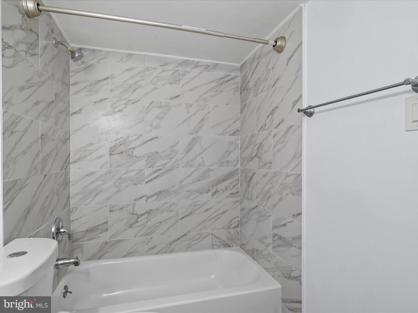 501 N ARMISTEAD ST N #302, ALEXANDRIA, Virginia 22312, 1 Bedroom Bedrooms, 3 Rooms Rooms,1 BathroomBathrooms,Residential,For sale,501 N ARMISTEAD ST N #302,VAAX2050088 MLS # VAAX2050088