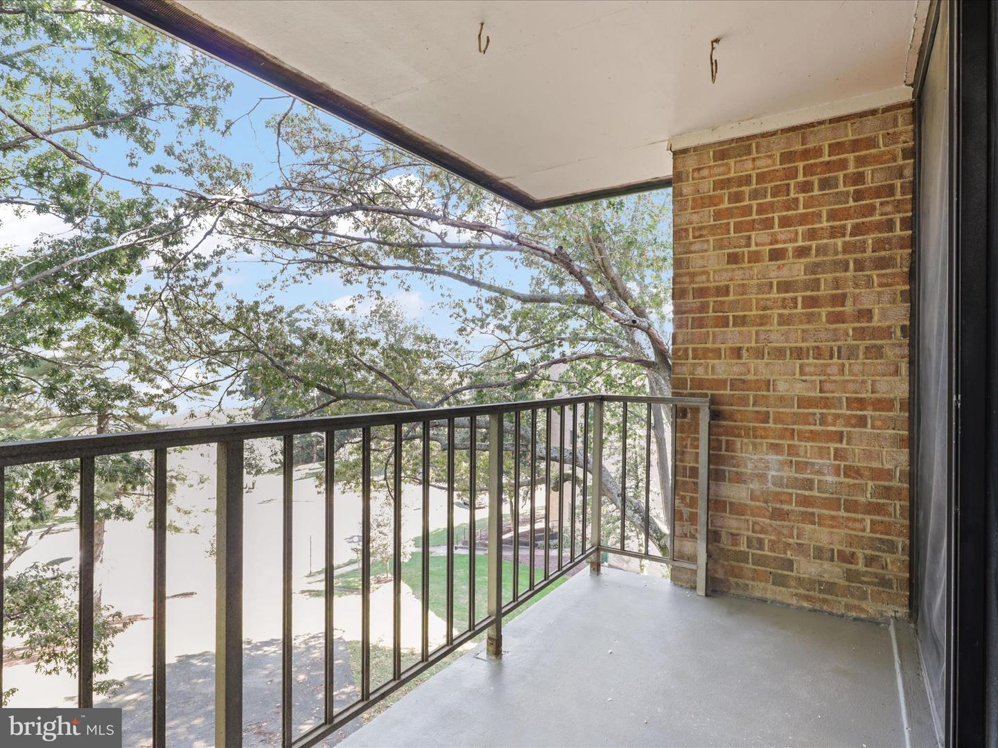 501 N ARMISTEAD ST N #302, ALEXANDRIA, Virginia 22312, 1 Bedroom Bedrooms, 3 Rooms Rooms,1 BathroomBathrooms,Residential,For sale,501 N ARMISTEAD ST N #302,VAAX2050088 MLS # VAAX2050088