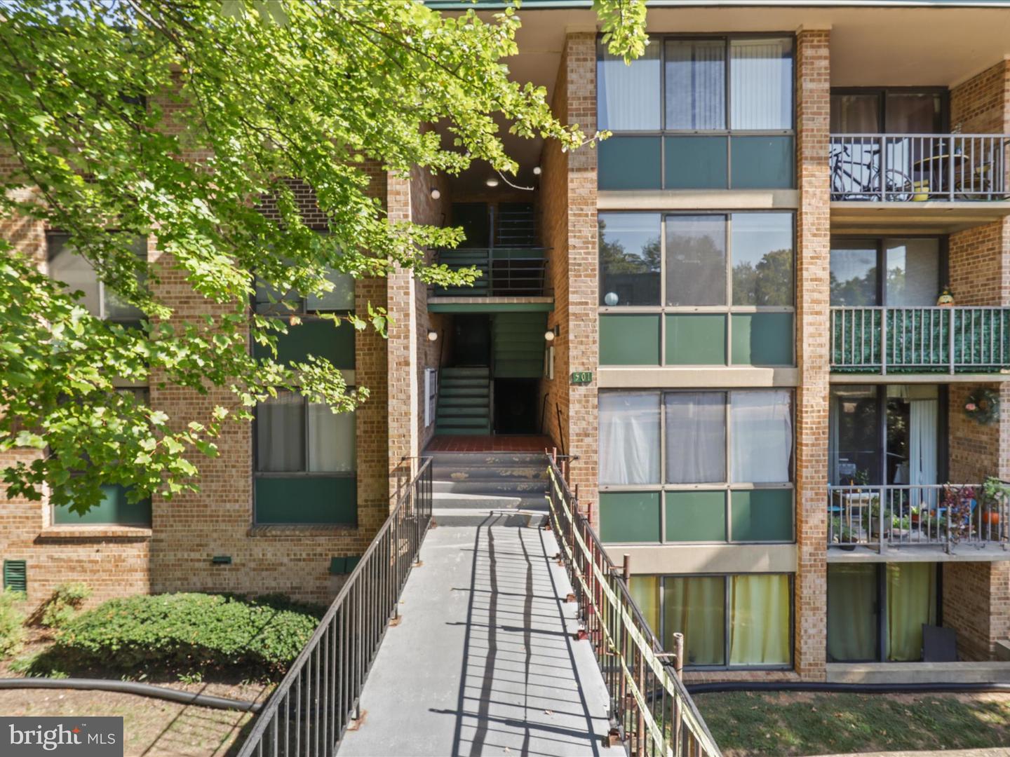 501 N ARMISTEAD ST N #302, ALEXANDRIA, Virginia 22312, 1 Bedroom Bedrooms, 3 Rooms Rooms,1 BathroomBathrooms,Residential,For sale,501 N ARMISTEAD ST N #302,VAAX2050088 MLS # VAAX2050088