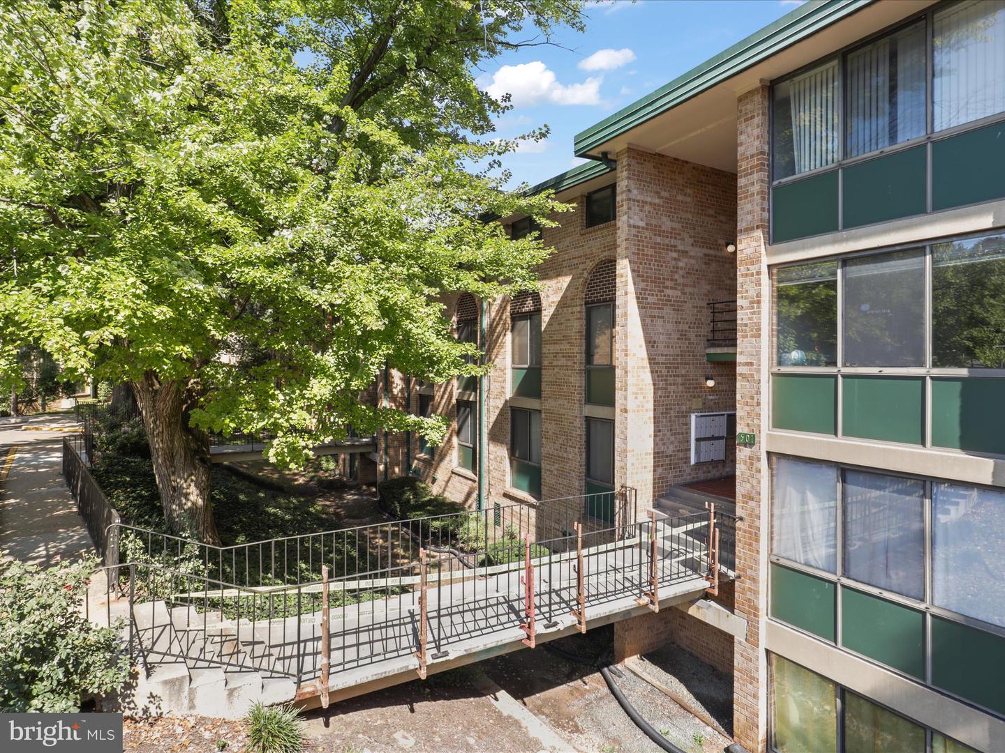 501 N ARMISTEAD ST N #302, ALEXANDRIA, Virginia 22312, 1 Bedroom Bedrooms, 3 Rooms Rooms,1 BathroomBathrooms,Residential,For sale,501 N ARMISTEAD ST N #302,VAAX2050088 MLS # VAAX2050088