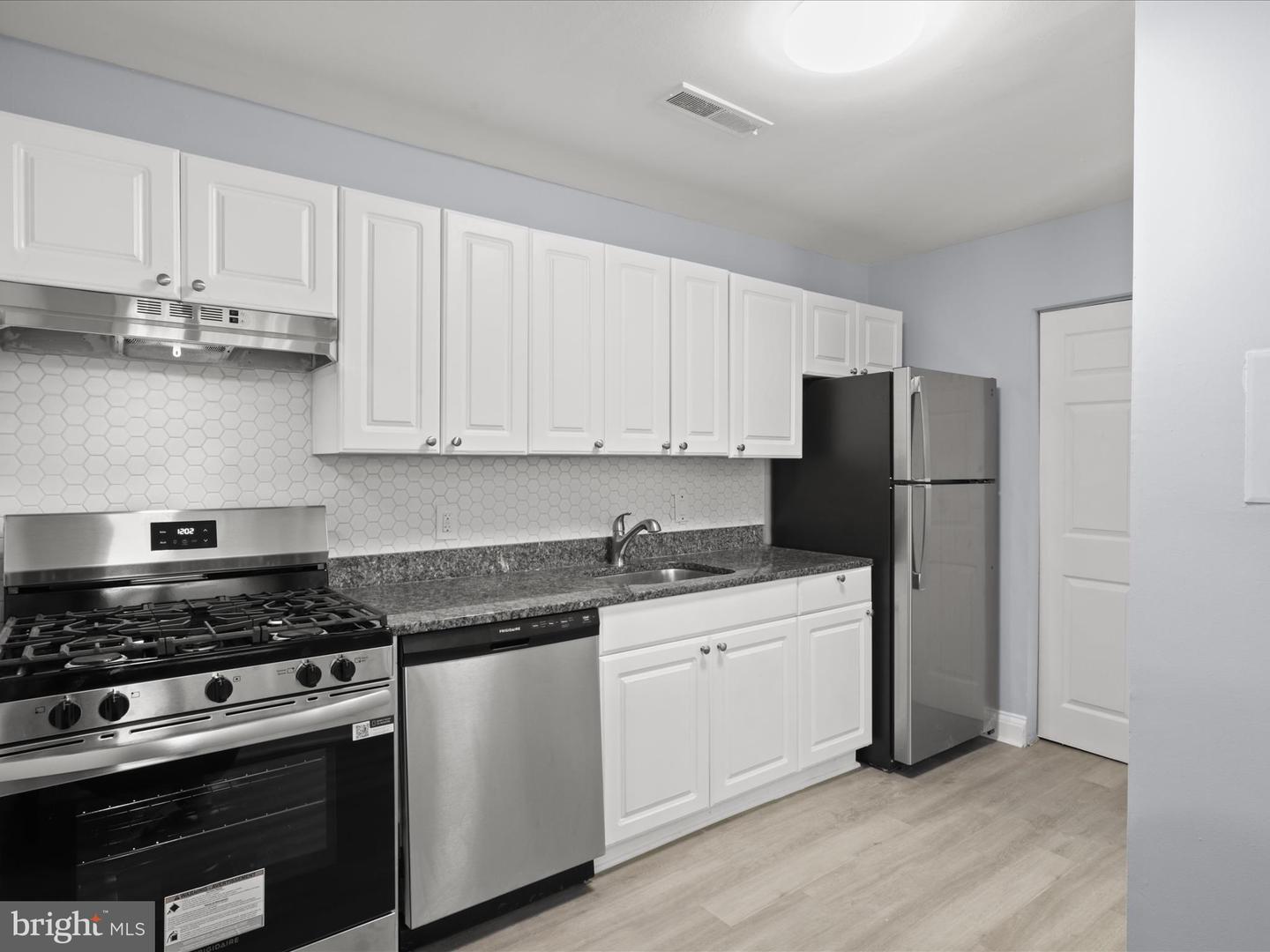 501 N ARMISTEAD ST N #302, ALEXANDRIA, Virginia 22312, 1 Bedroom Bedrooms, 3 Rooms Rooms,1 BathroomBathrooms,Residential,For sale,501 N ARMISTEAD ST N #302,VAAX2050088 MLS # VAAX2050088