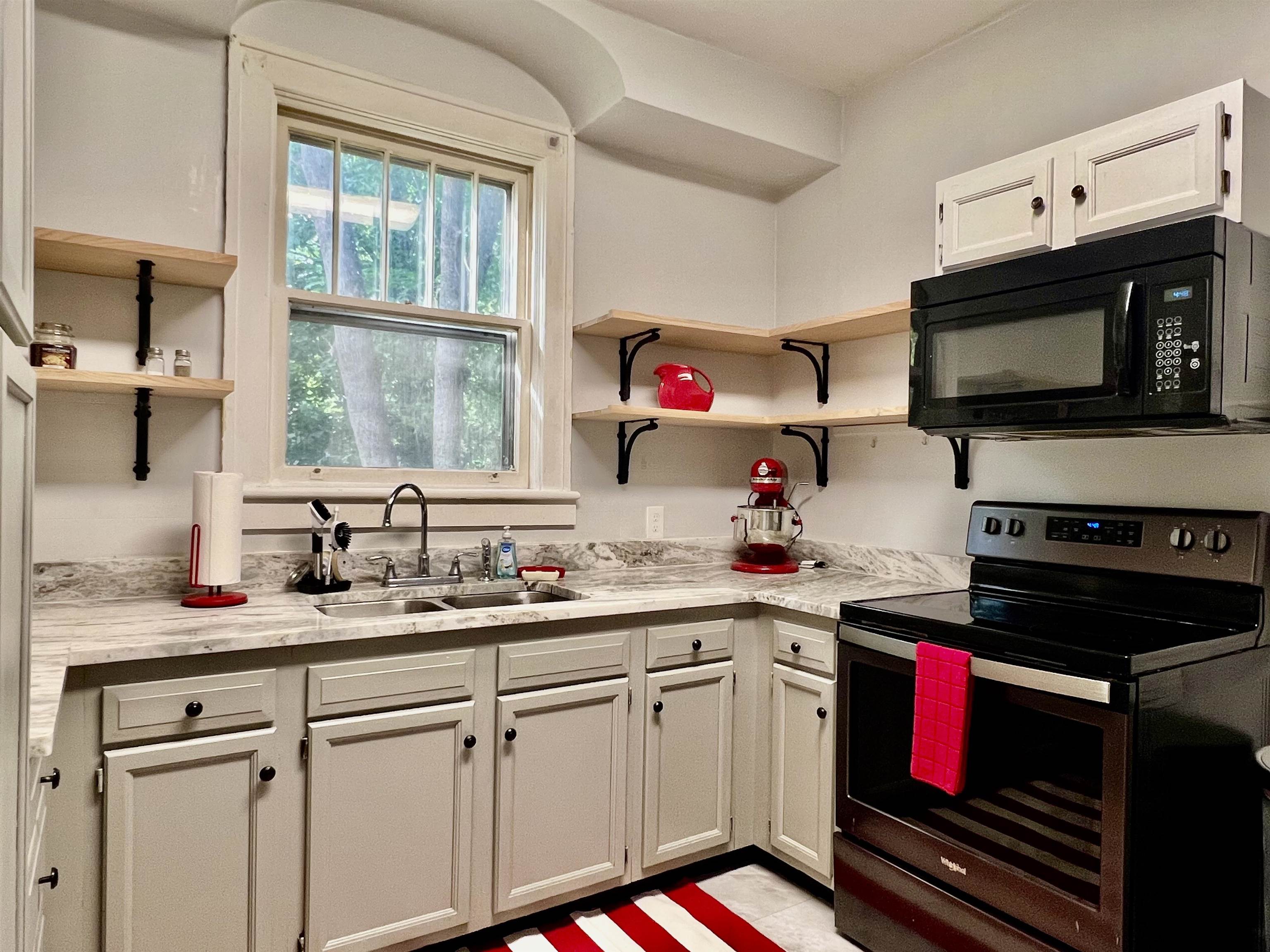 511 BOWLING ST, STAUNTON, Virginia 24401, 3 Bedrooms Bedrooms, ,1 BathroomBathrooms,Residential,511 BOWLING ST,669276 MLS # 669276