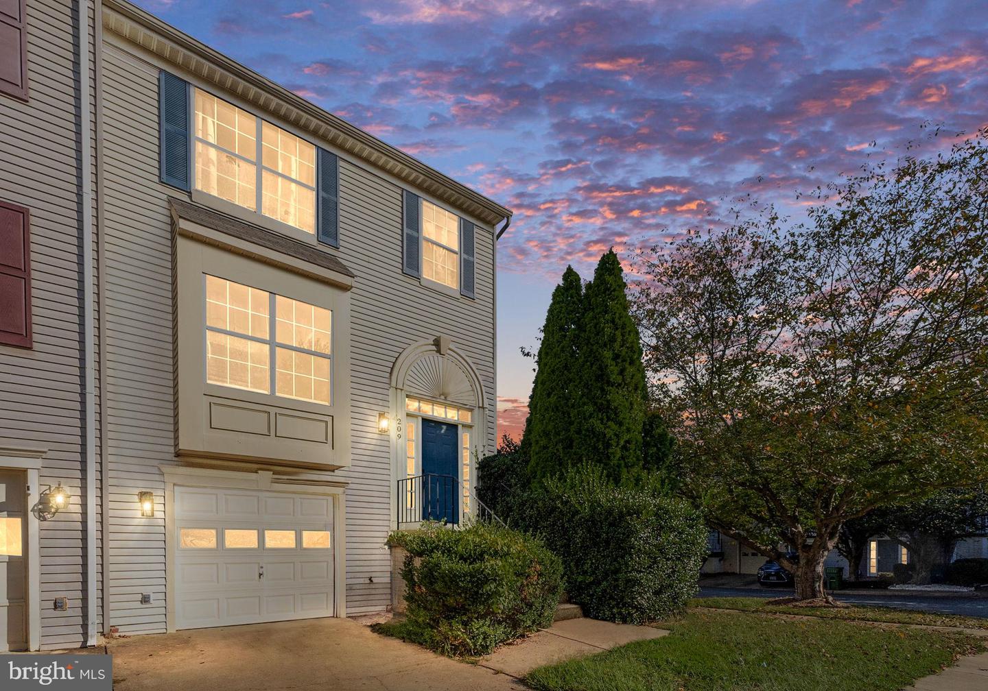 209 BACKRIDGE CT, FREDERICKSBURG, Virginia 22406, 3 Bedrooms Bedrooms, 10 Rooms Rooms,2 BathroomsBathrooms,Residential,For sale,209 BACKRIDGE CT,VAST2042888 MLS # VAST2042888