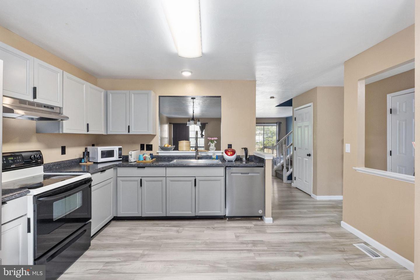 209 BACKRIDGE CT, FREDERICKSBURG, Virginia 22406, 3 Bedrooms Bedrooms, 10 Rooms Rooms,2 BathroomsBathrooms,Residential,For sale,209 BACKRIDGE CT,VAST2042888 MLS # VAST2042888