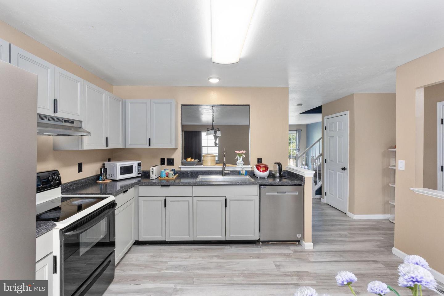 209 BACKRIDGE CT, FREDERICKSBURG, Virginia 22406, 3 Bedrooms Bedrooms, 10 Rooms Rooms,2 BathroomsBathrooms,Residential,For sale,209 BACKRIDGE CT,VAST2042888 MLS # VAST2042888