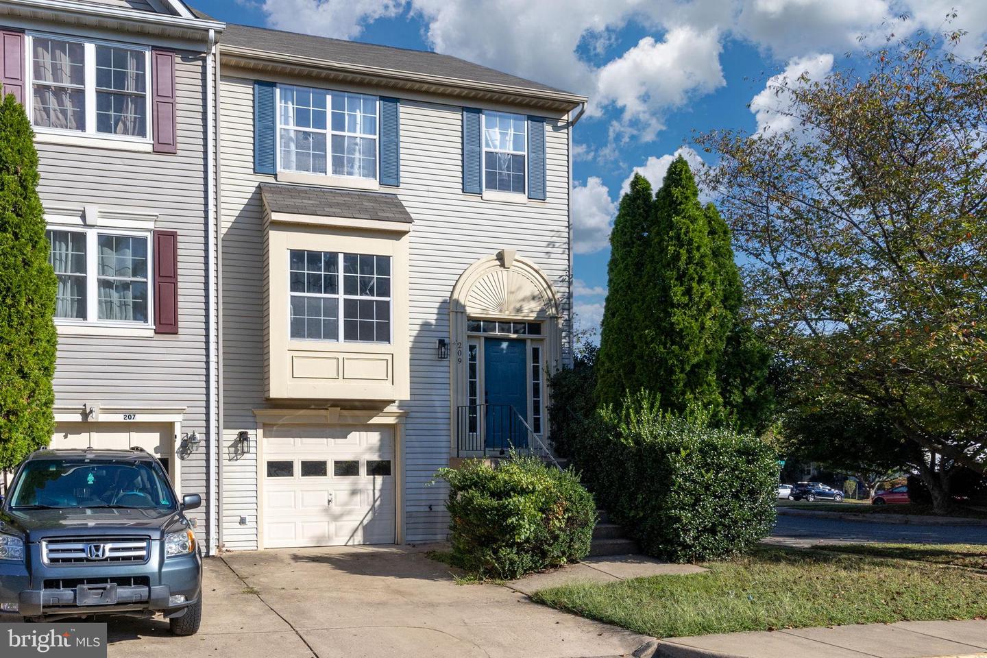 209 BACKRIDGE CT, FREDERICKSBURG, Virginia 22406, 3 Bedrooms Bedrooms, 10 Rooms Rooms,2 BathroomsBathrooms,Residential,For sale,209 BACKRIDGE CT,VAST2042888 MLS # VAST2042888