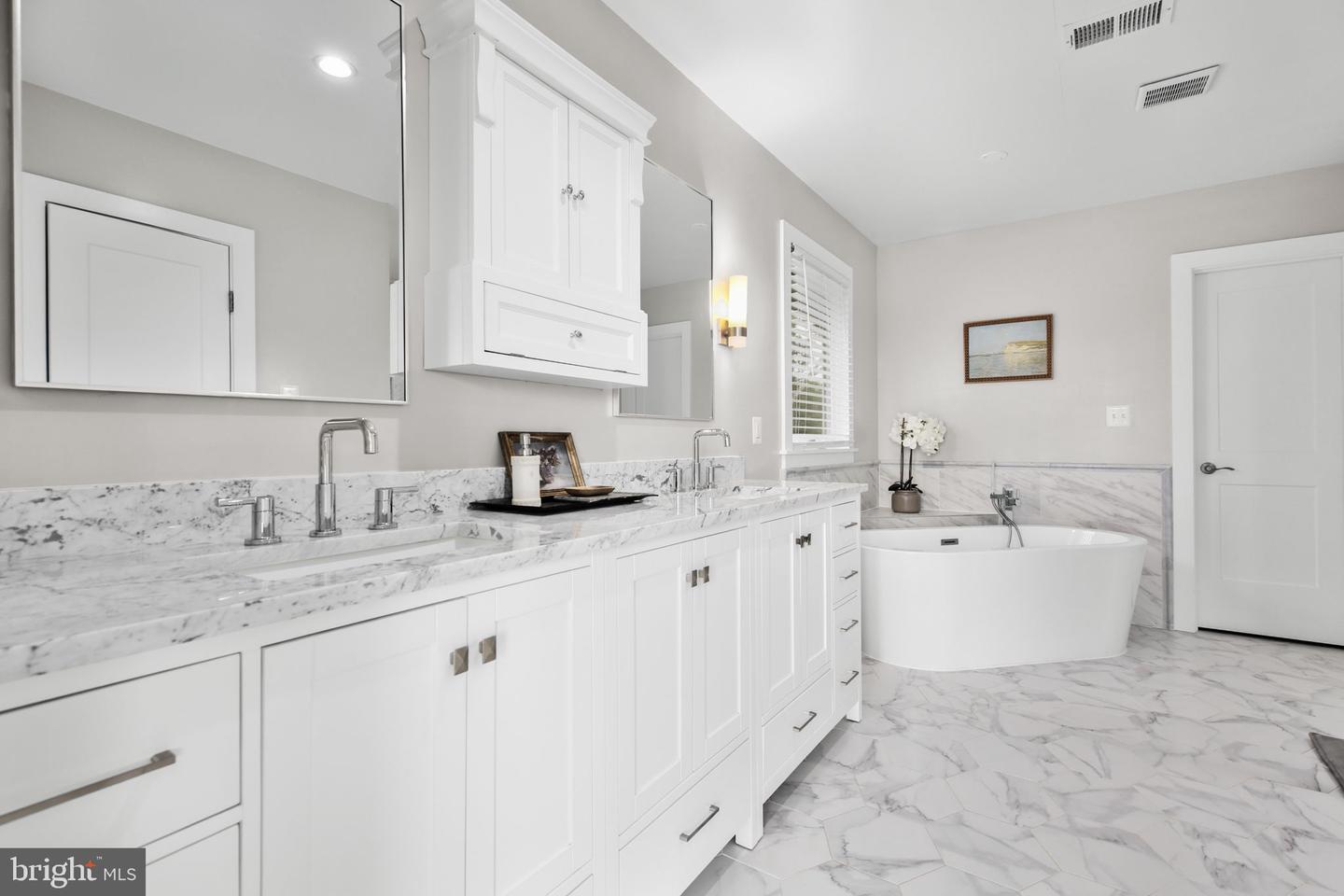 5911 MOUNT VERNON BLVD, LORTON, Virginia 22079, 5 Bedrooms Bedrooms, ,5 BathroomsBathrooms,Residential,For sale,5911 MOUNT VERNON BLVD,VAFX2268910 MLS # VAFX2268910
